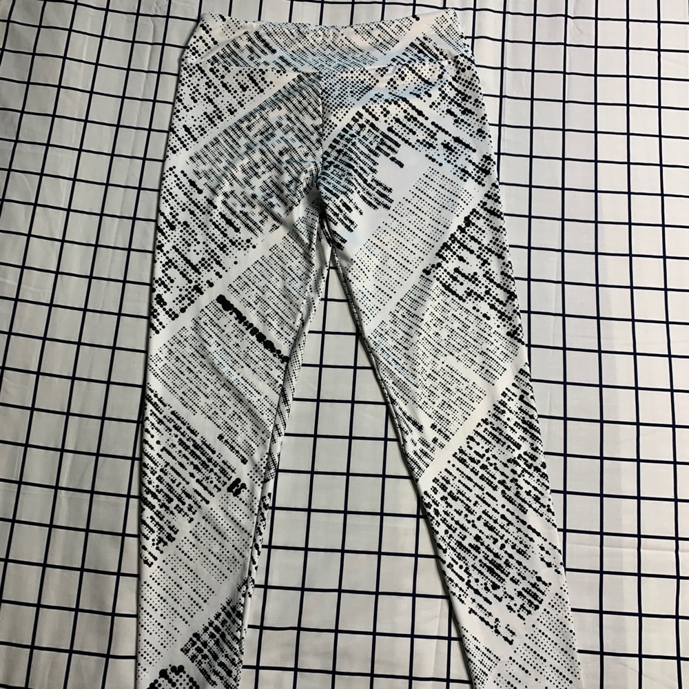 Newspaper Dot print legging